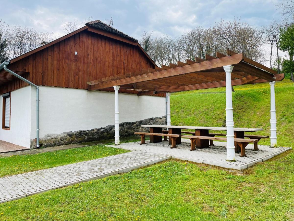 Belvárdi Fogadó Belvárdgyula Esterno foto